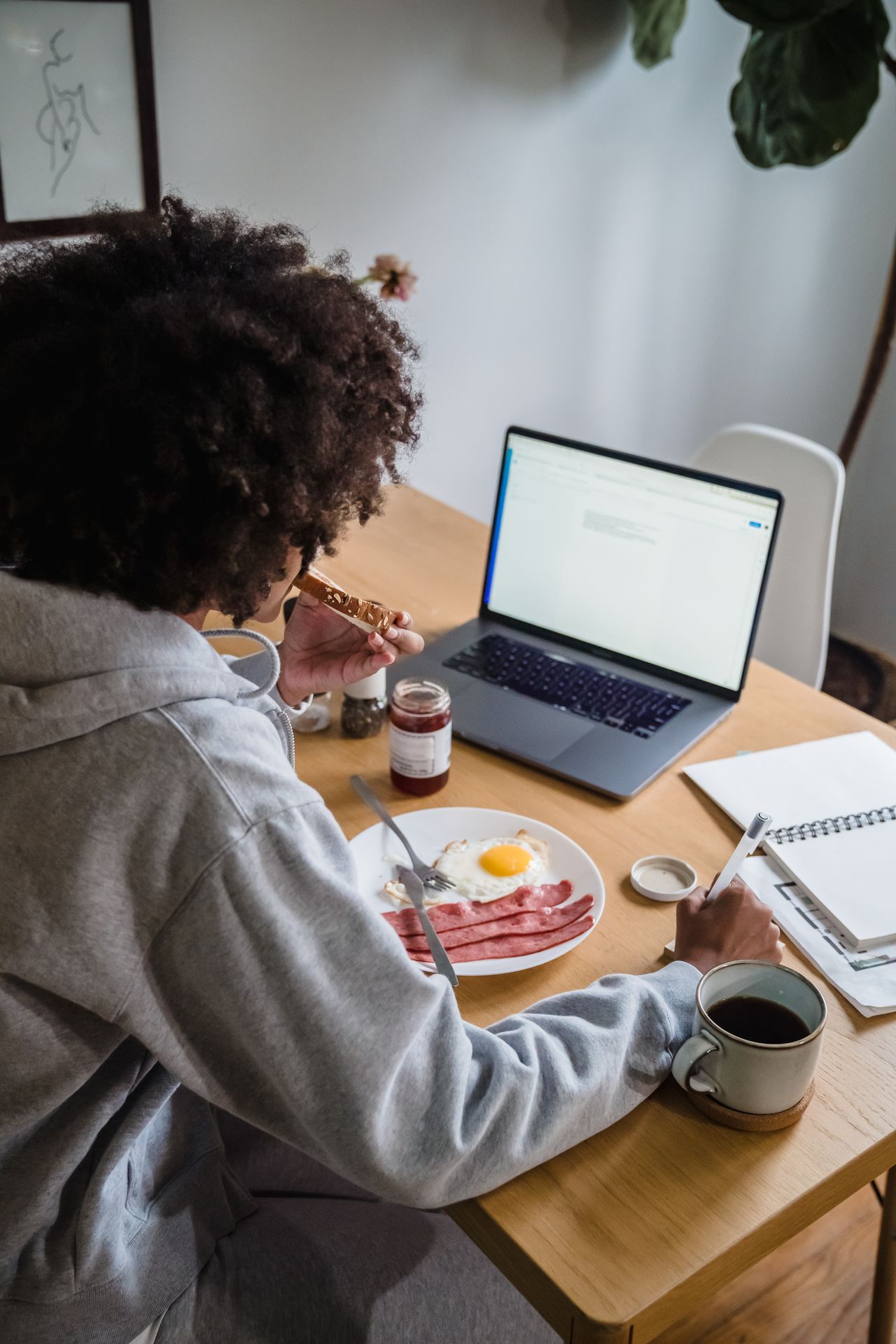 7 Morning Habits That Increase Productivity and Focus